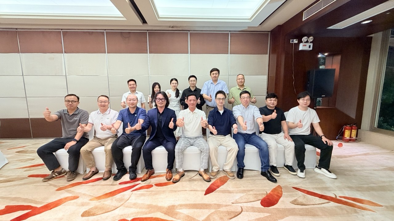 模具與刀具行業交流會與會代表合影