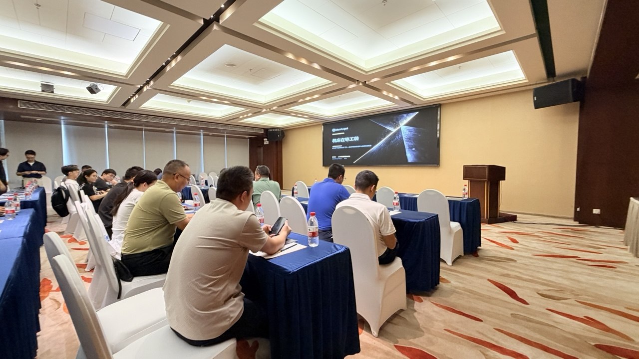 Markforged 大中華區與越南區總經理陳中欣於交流會主講「機床在等工裝」